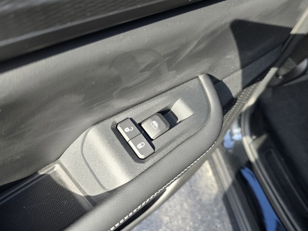 Used 2023 Jeep Grand Cherokee Laredo X image 11