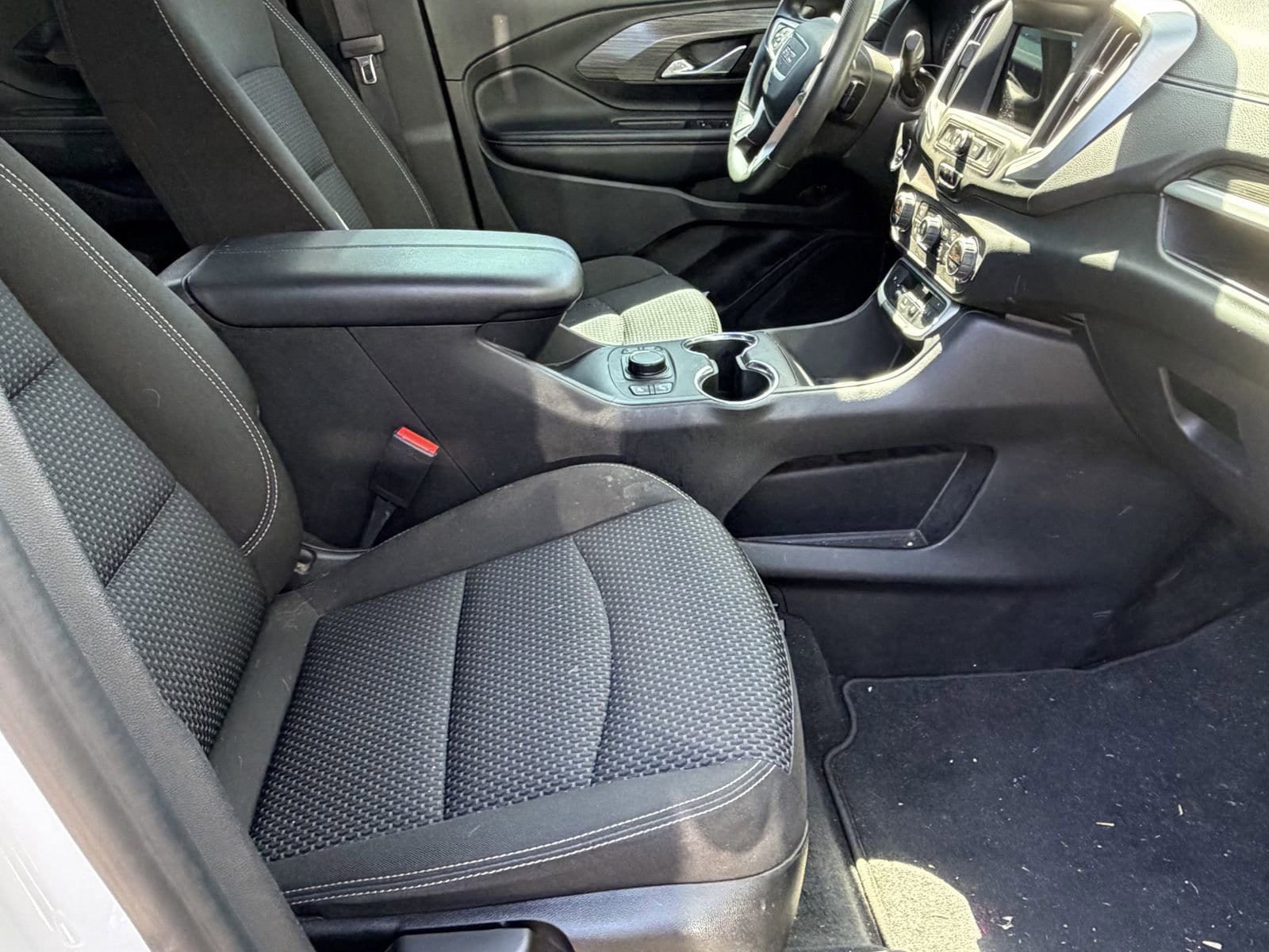 Used 2024 GMC Terrain SLE w/ Driver Convenience Package FWD image 6