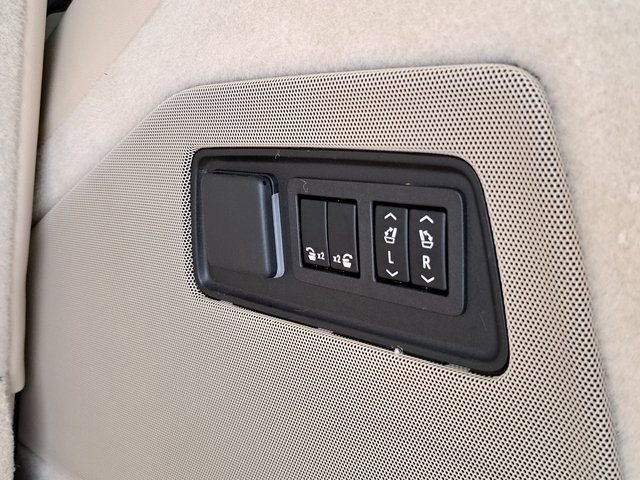 Used 2023 Cadillac Escalade Premium Luxury w/ LPO, Radiant Package AWD/4WD image 40