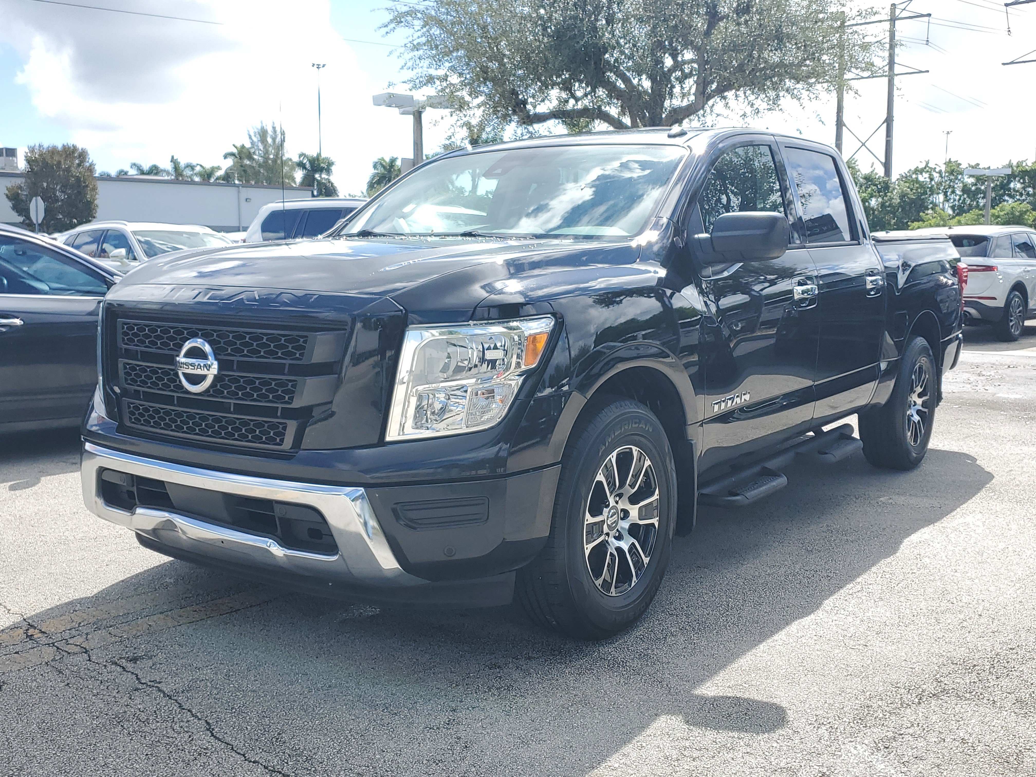 Used 2021 Nissan Titan SV w/ SV Convenience Package RWD image 3