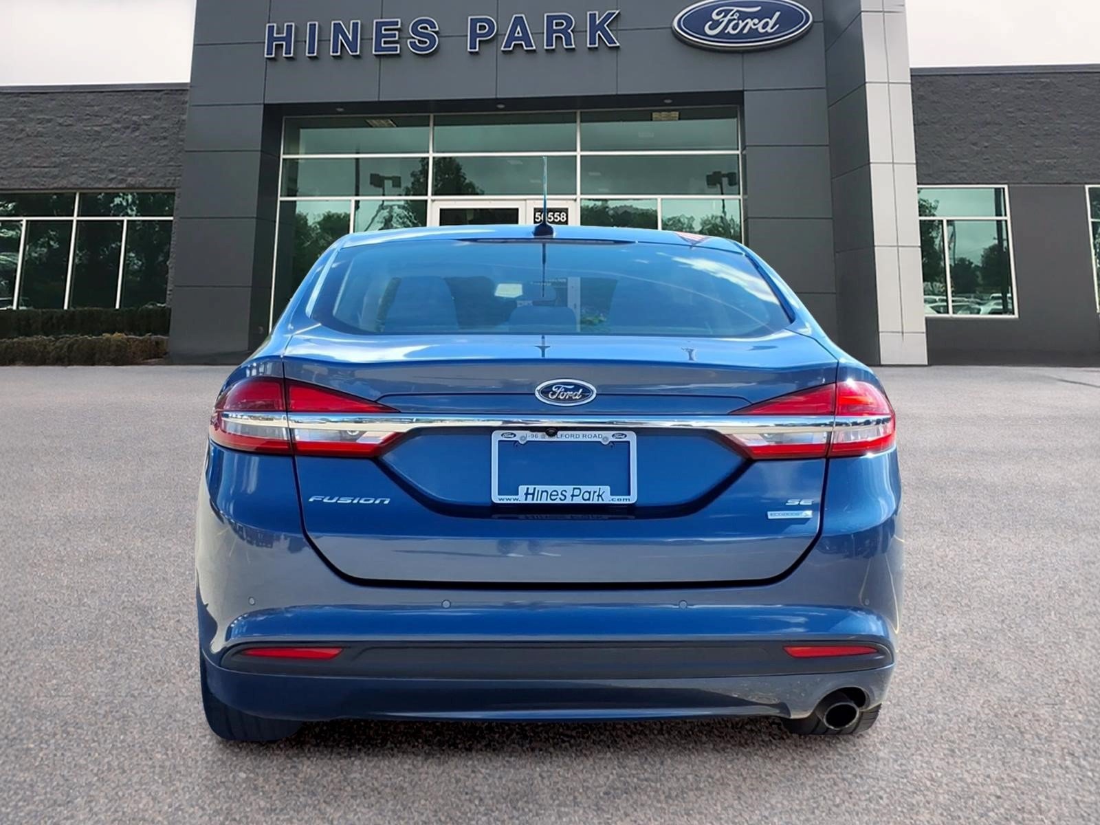 Used 2018 Ford Fusion SE w/ Fusion SE Technology Package FWD image 6