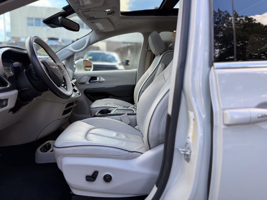 Used 2019 Chrysler Pacifica Limited w/ Advanced Safetytec Group FWD image 17