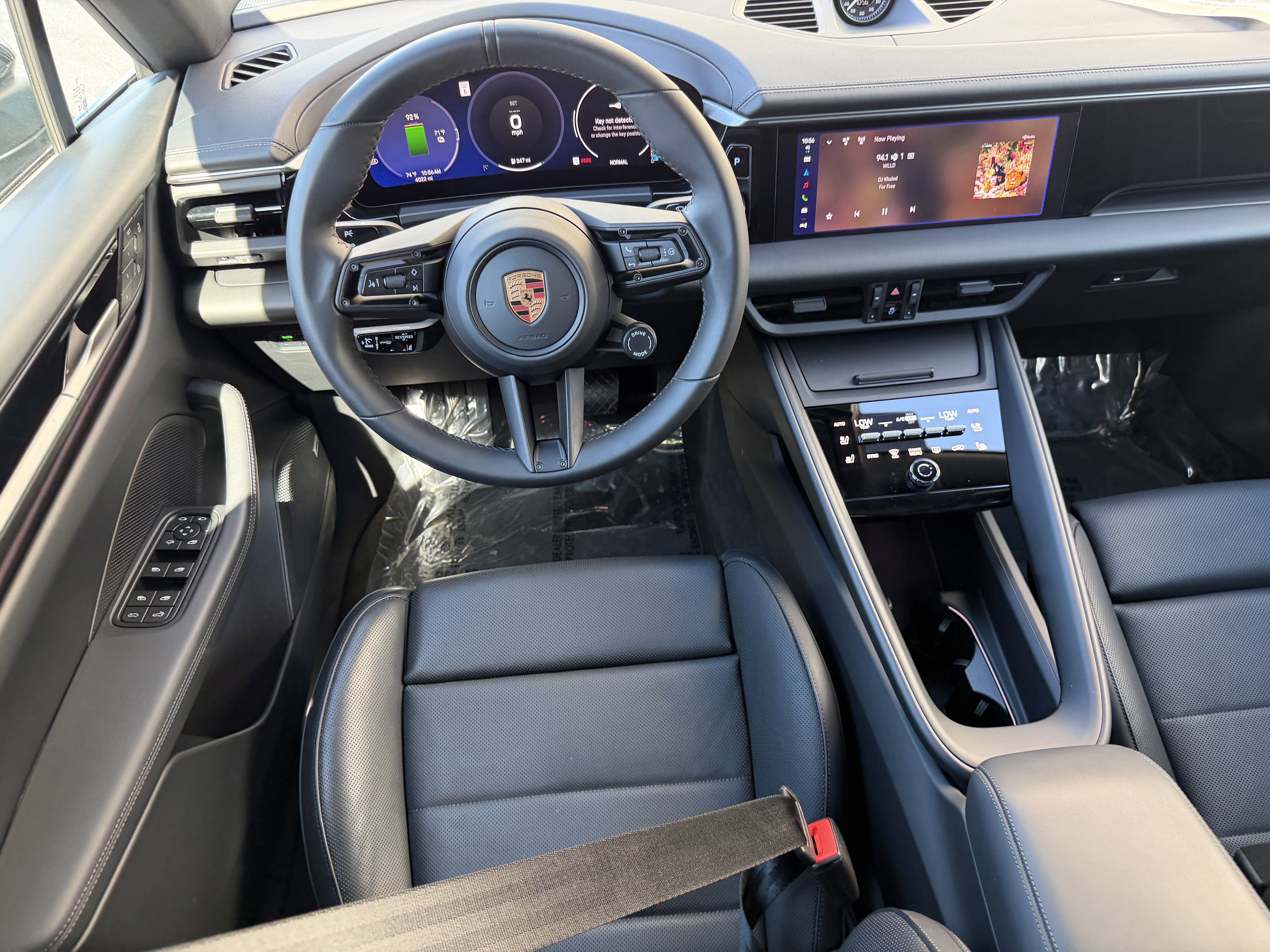 Certified 2025 Porsche Macan Electric image 19