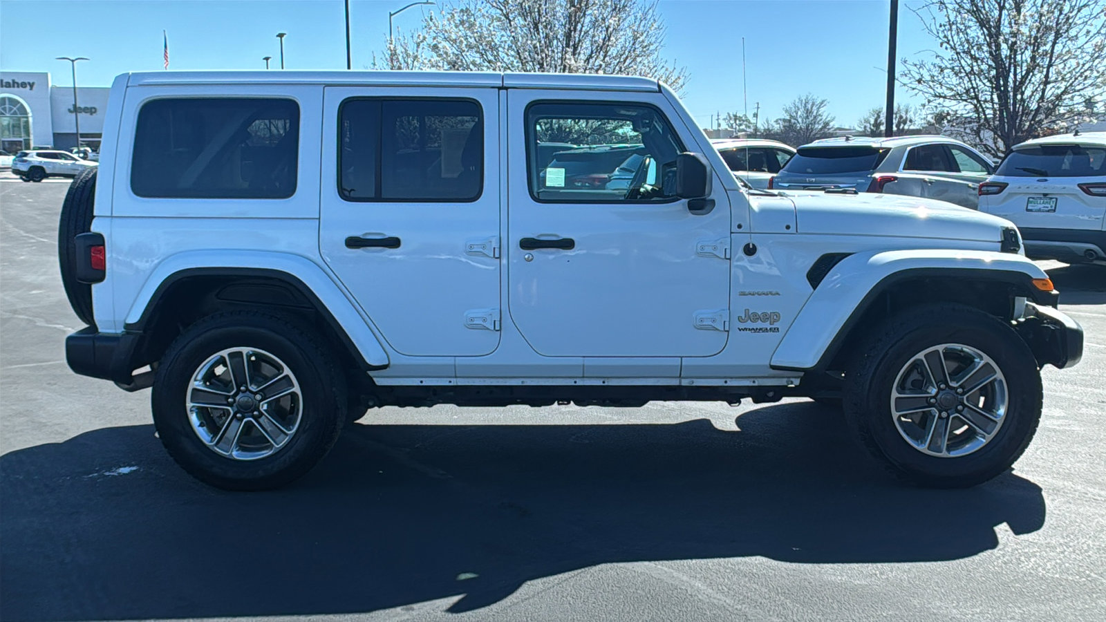 Used 2020 Jeep Wrangler Unlimited Sahara AWD/4WD image 2