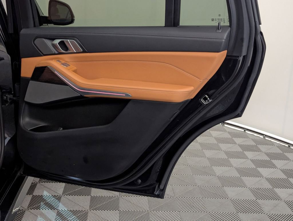 Used 2021 BMW X7 M50i image 59