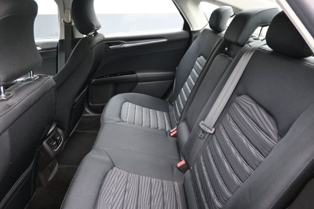 Used 2016 Ford Fusion SE FWD image 18