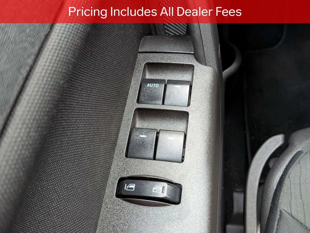 Used 2010 Ford Focus SE FWD image 22