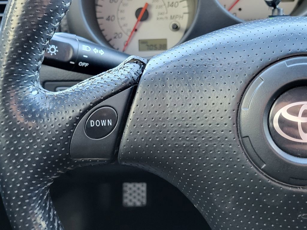 Used 2005 Toyota MR2 image 21