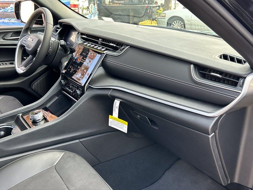 New 2024 Jeep Grand Cherokee Altitude RWD image 21
