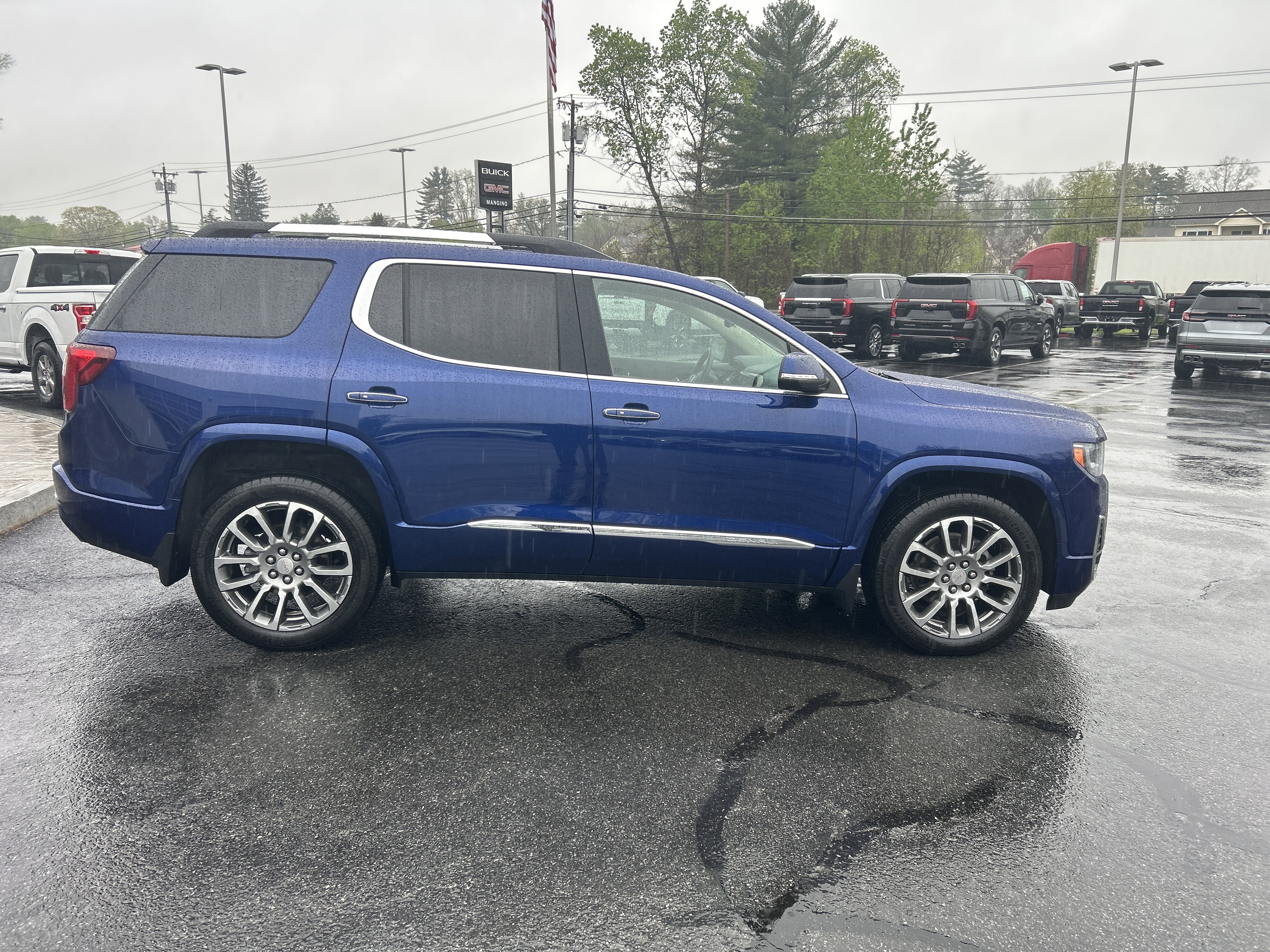 Used 2023 GMC Acadia Denali w/ Denali Technology Package AWD/4WD image 12