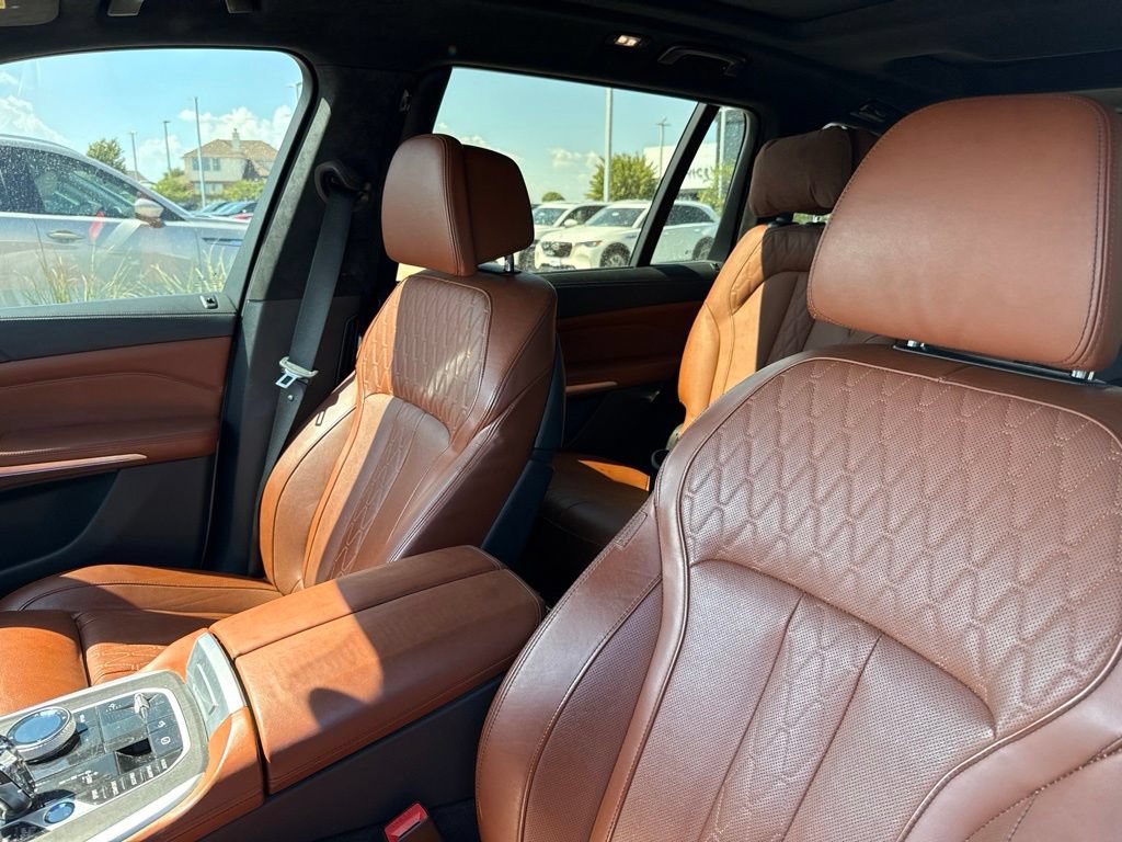 Used 2022 BMW X7 M50i w/ Dynamic Handling Package AWD/4WD image 12