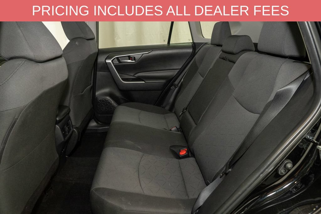 Used 2025 Toyota RAV4 XLE AWD/4WD image 8