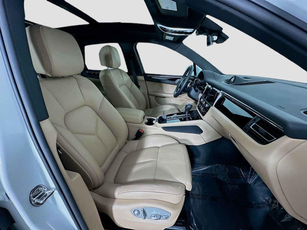 Used 2025 Porsche Macan image 31