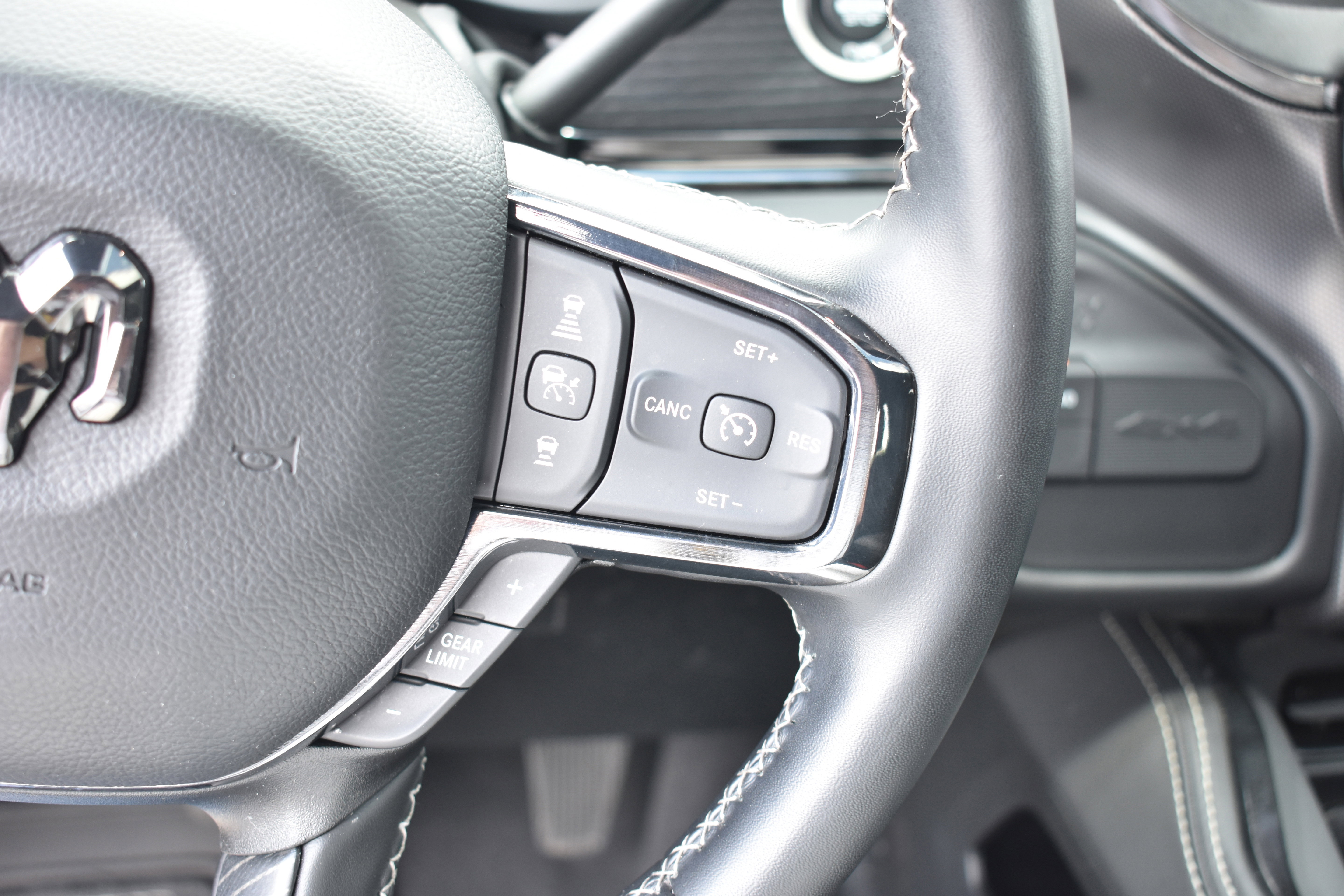 Used 2024 RAM 2500 Limited AWD/4WD image 14