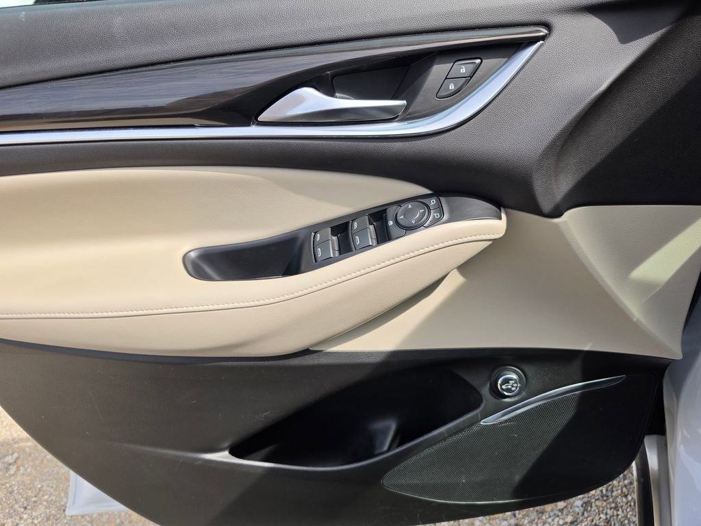 Used 2020 Buick Enclave Essence FWD image 5