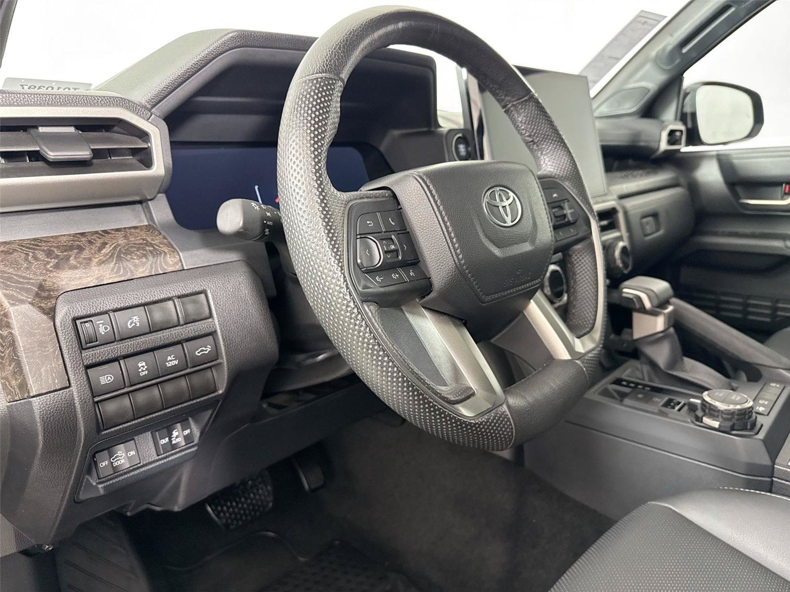 Used 2024 Toyota Tacoma Limited w/ Limited Package (LT) AWD/4WD image 4