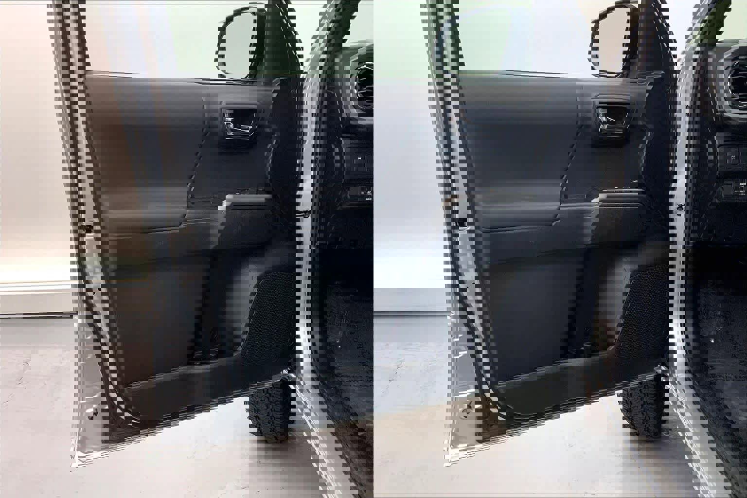 Used 2022 Toyota Tacoma TRD Off-Road image 19