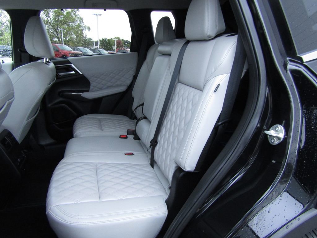 Used 2024 Mitsubishi Outlander SEL image 13
