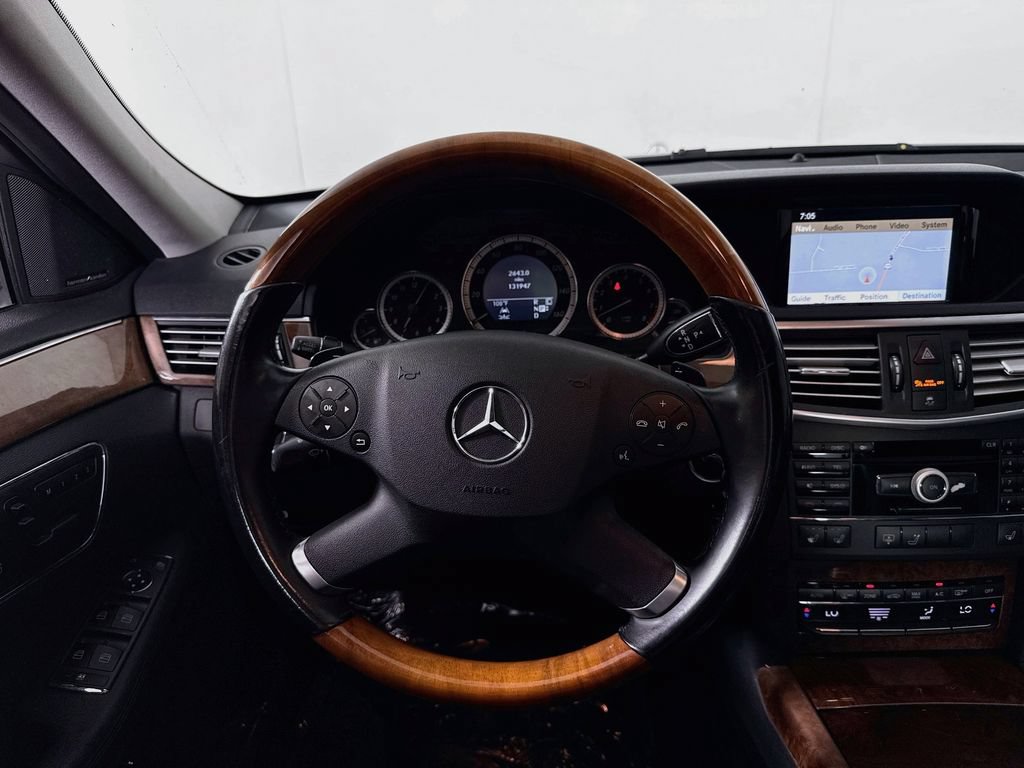 Used 2010 Mercedes-Benz E 550 Sedan image 27