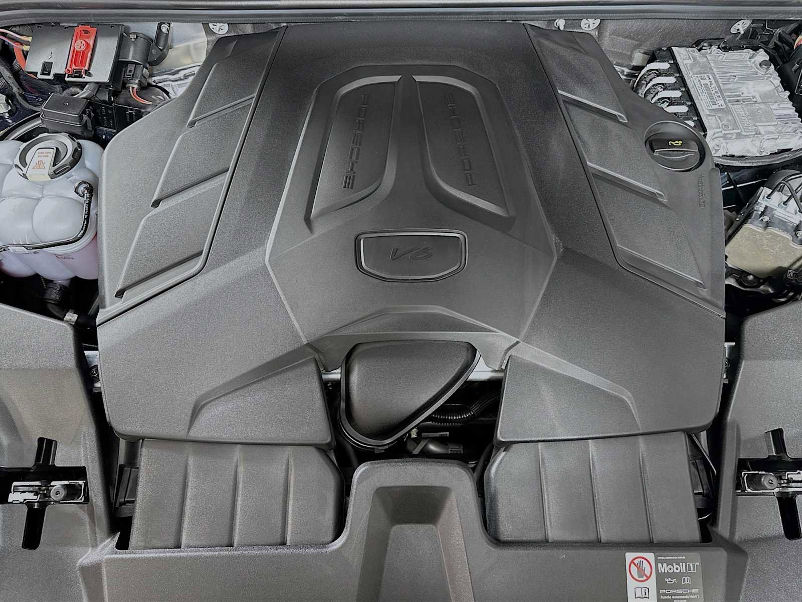 Certified 2025 Porsche Cayenne image 30