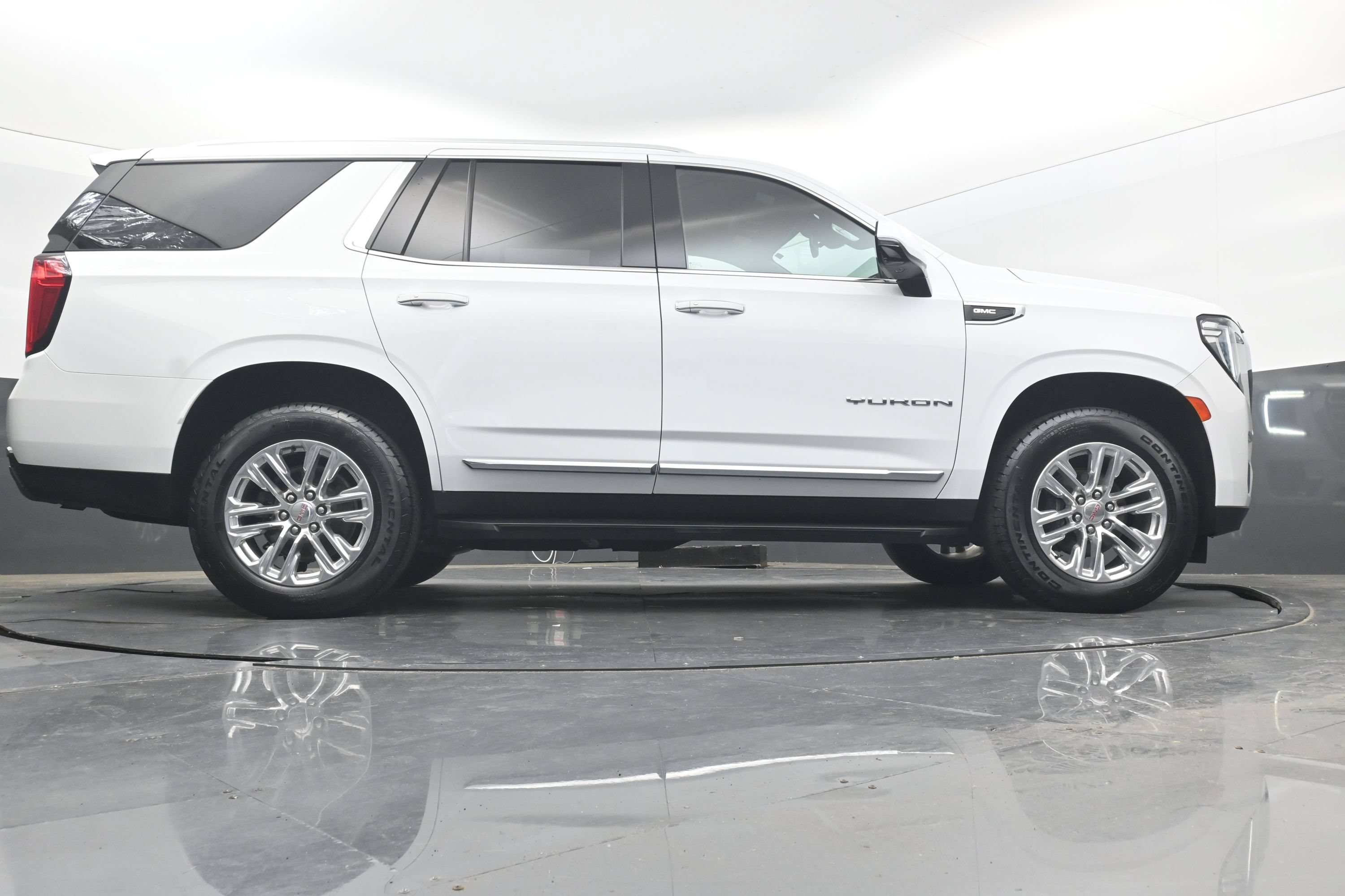 Used 2024 GMC Yukon SLT w/ SLT Luxury Package AWD/4WD image 30