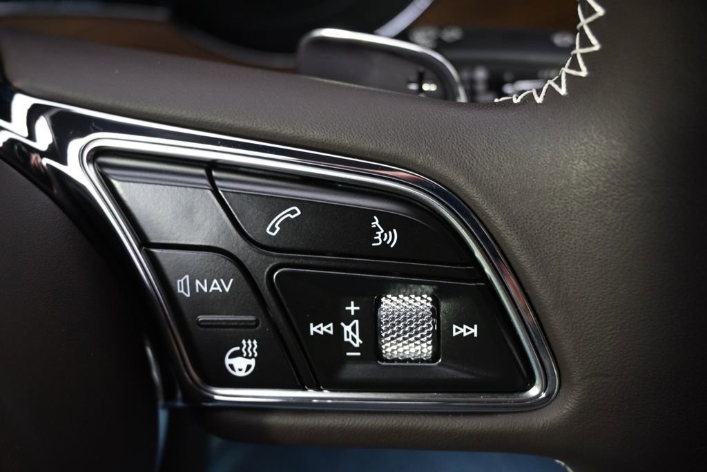 Used 2023 Bentley Bentayga image 40