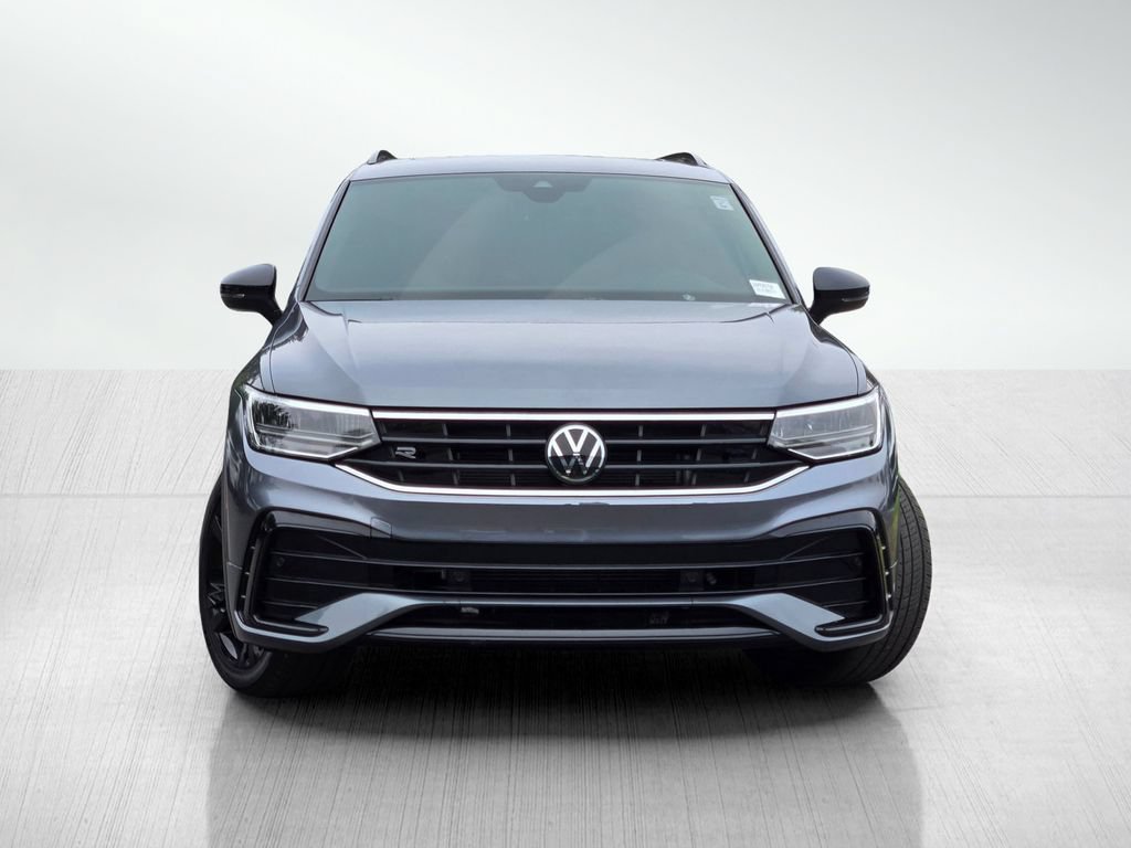 Used 2023 Volkswagen Tiguan SE R-Line AWD/4WD image 2