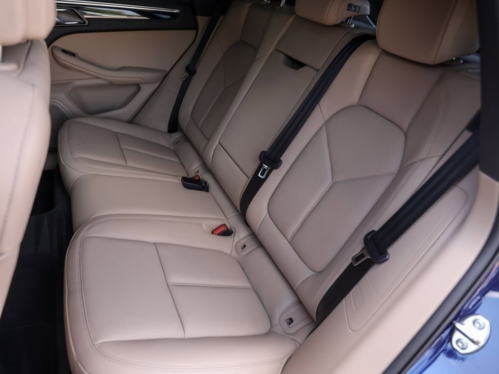 Certified 2026 Porsche Macan AWD/4WD image 31