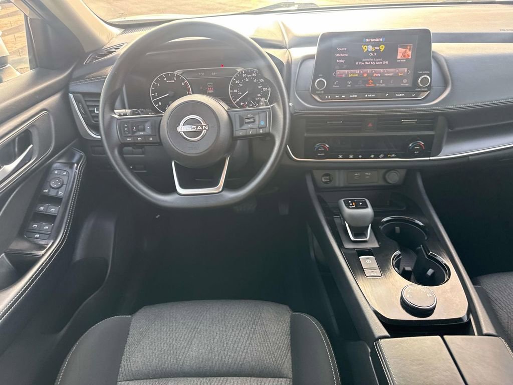 Used 2024 Nissan Rogue SV image 12