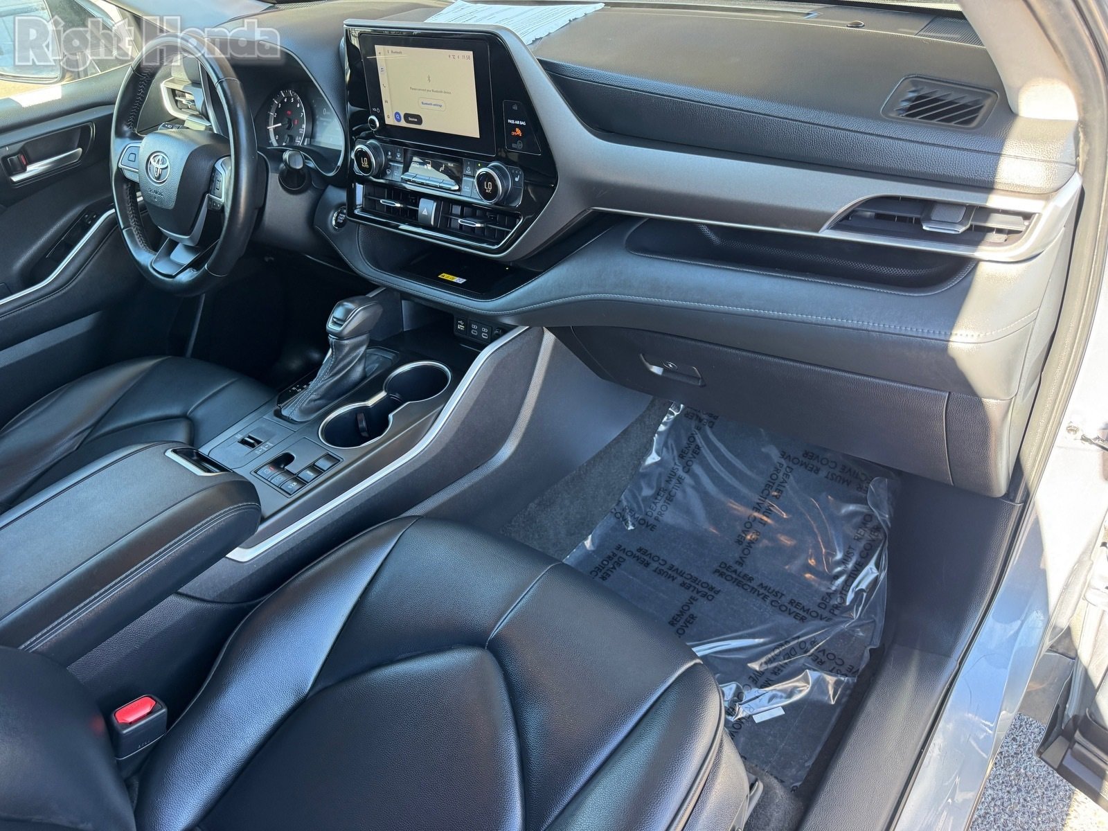 Used 2023 Toyota Highlander XLE image 11