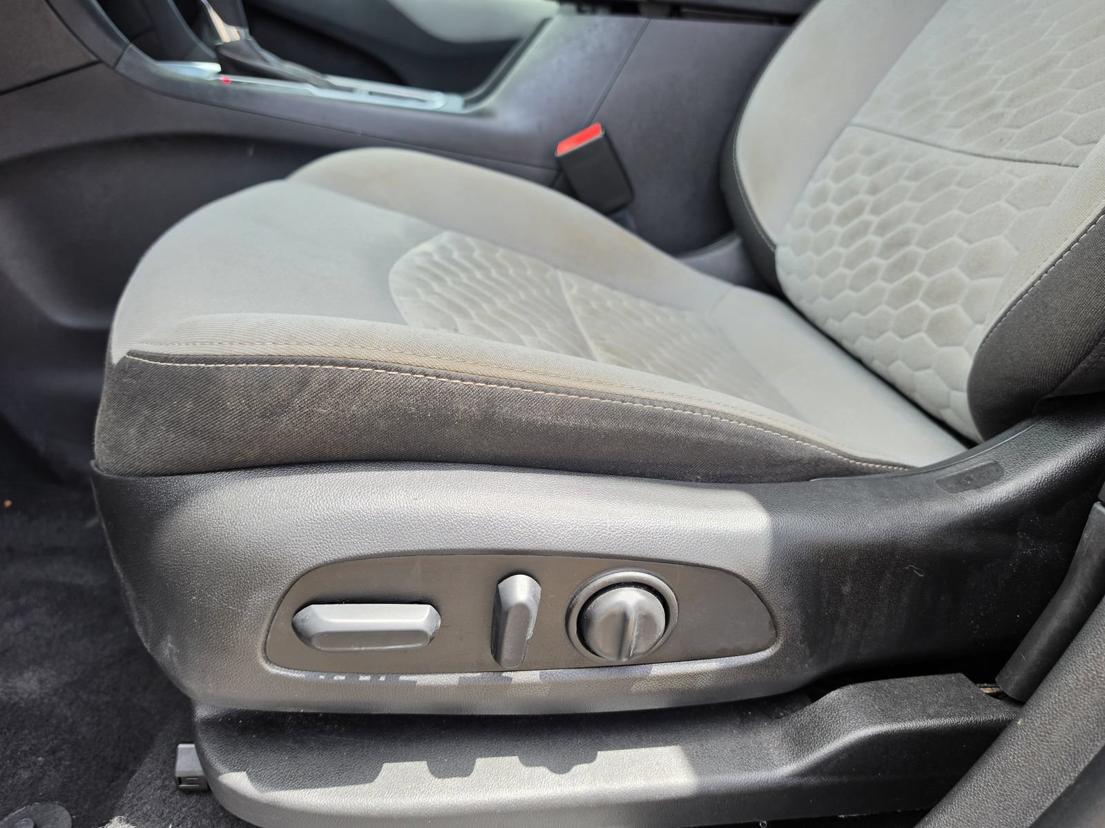 Used 2020 Chevrolet Equinox LS w/ LS Convenience Package FWD image 13