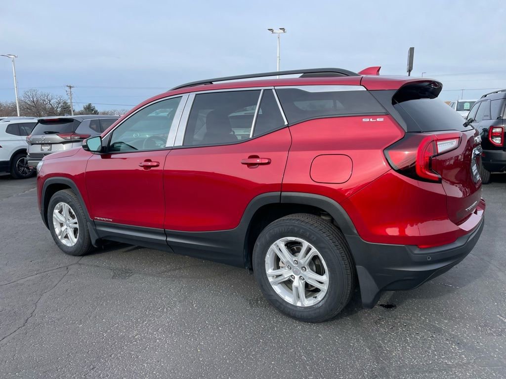 Used 2022 GMC Terrain SLE w/ Driver Convenience Package image 5