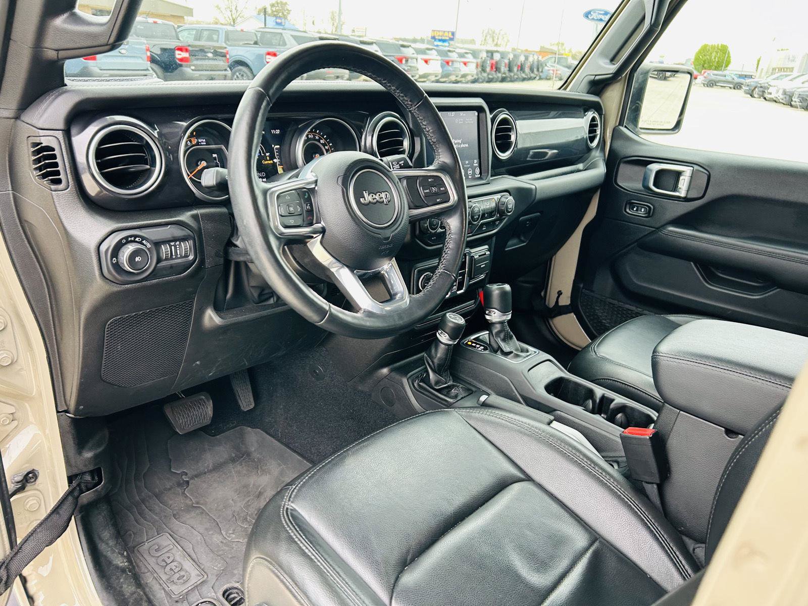 Used 2022 Jeep Wrangler Unlimited Sahara AWD/4WD image 9