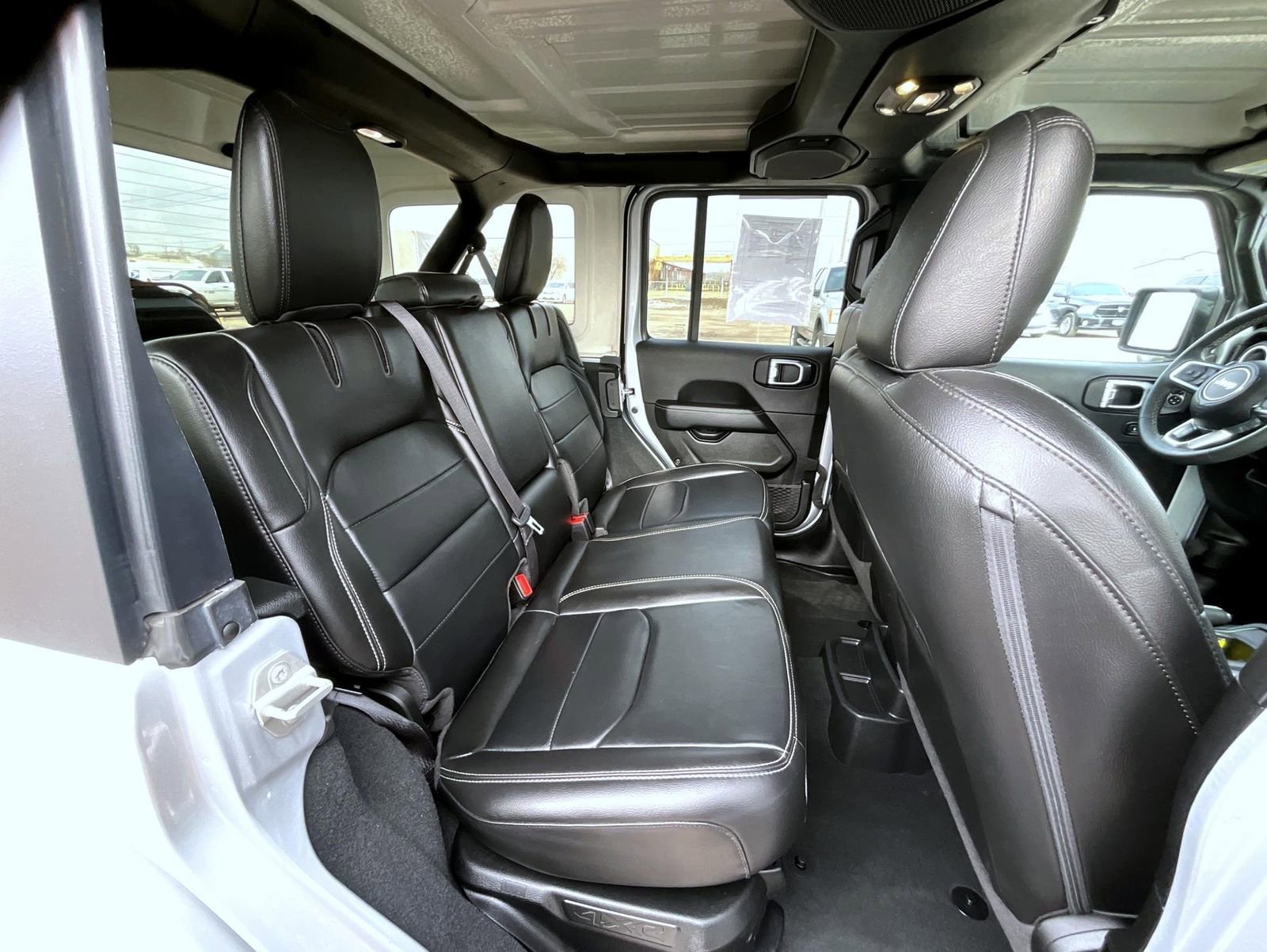 Used 2023 Jeep Wrangler Unlimited Sahara image 19