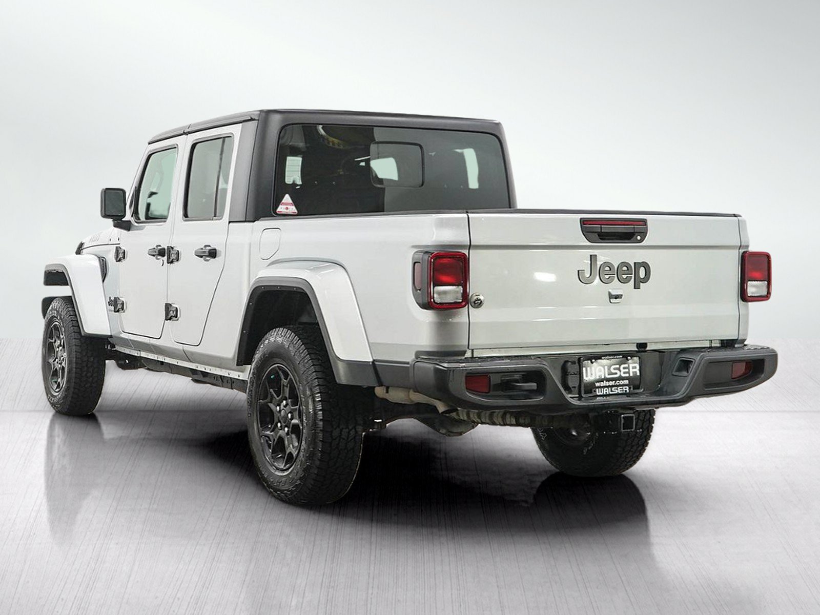Used 2023 Jeep Gladiator Sport AWD/4WD image 3