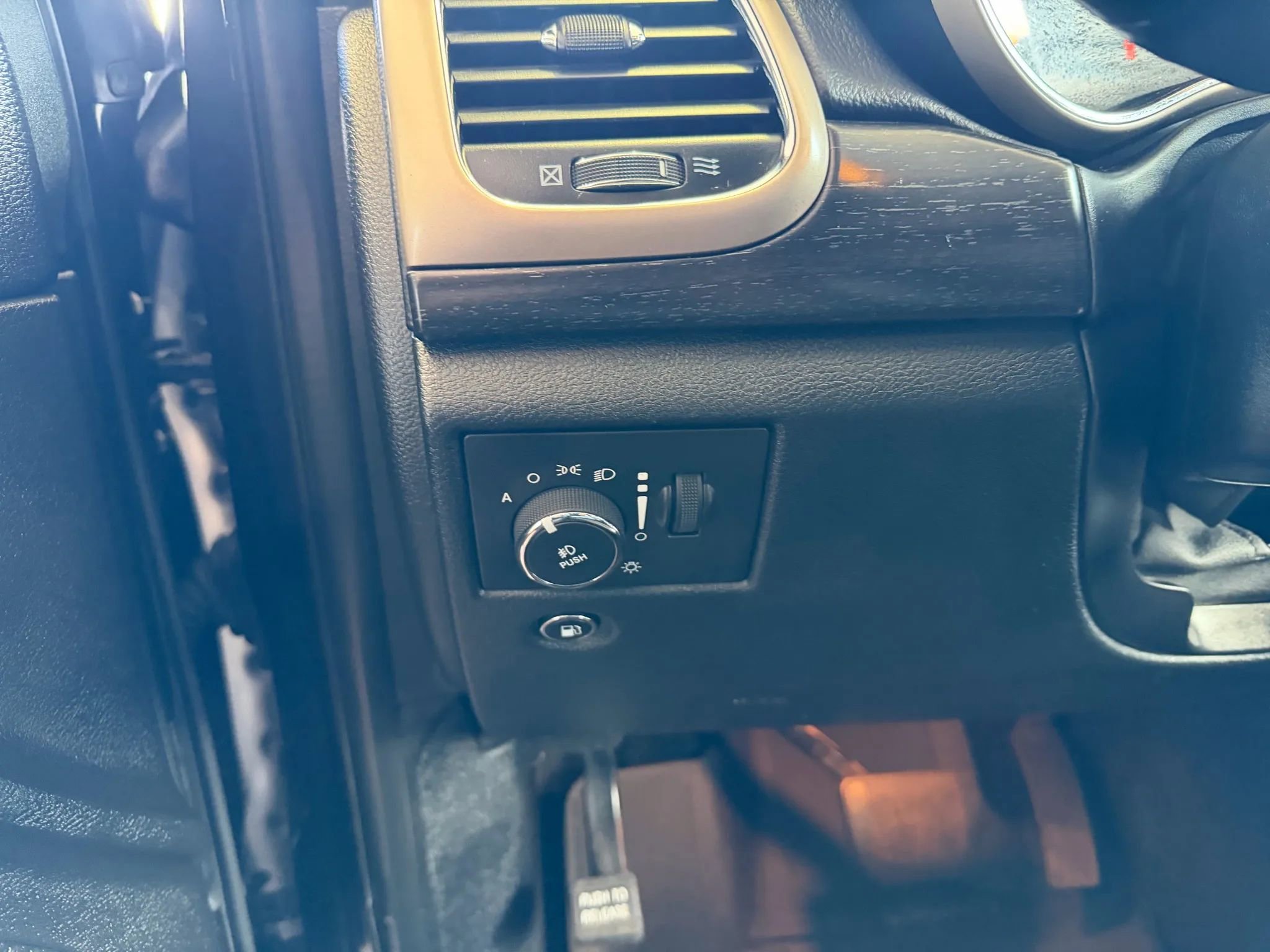 Used 2015 Jeep Grand Cherokee Laredo w/ Quick Order Package 23E image 16