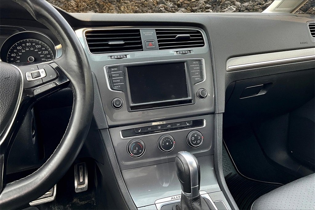 Used 2017 Volkswagen Golf Alltrack S image 6