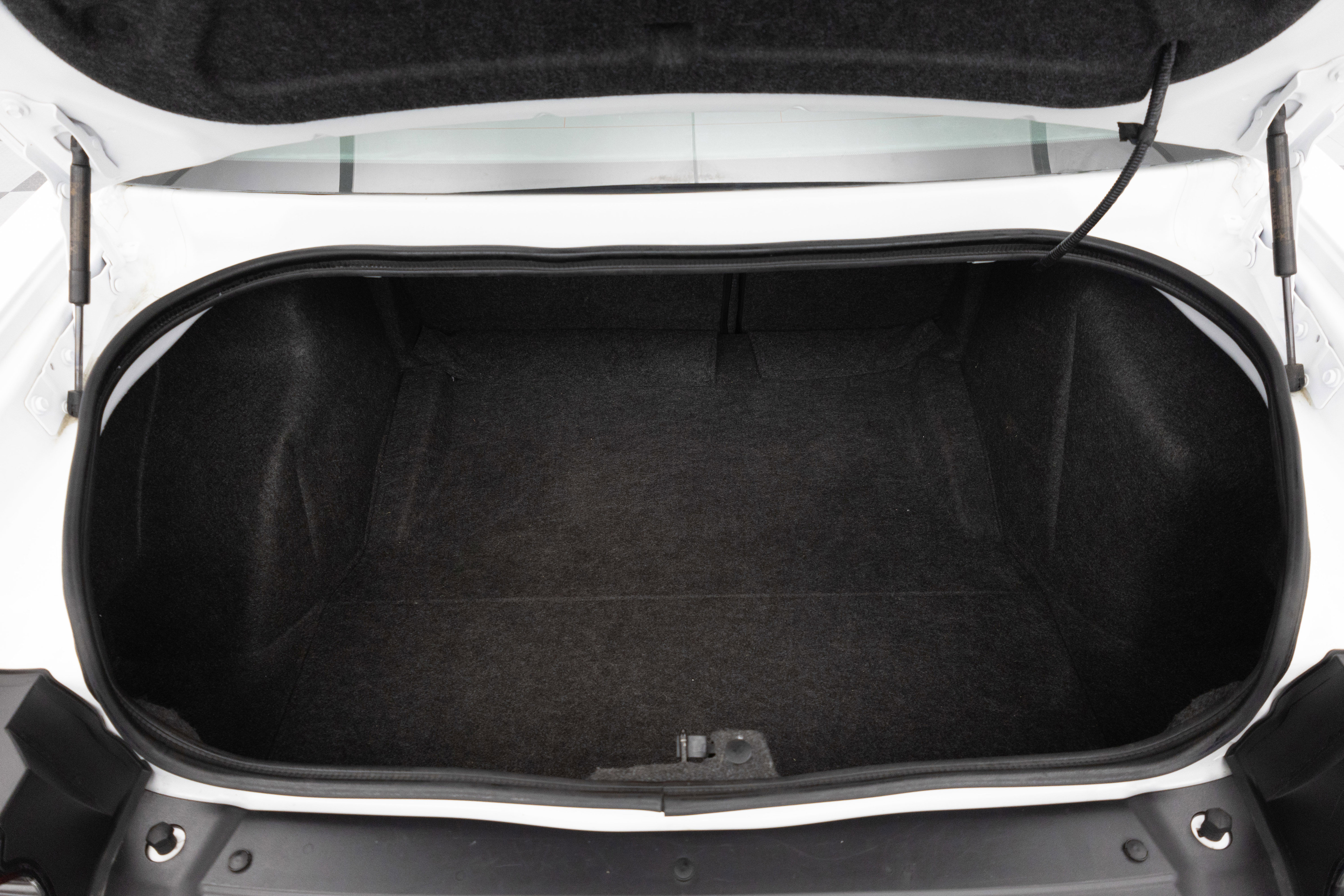 Used 2021 Dodge Challenger SXT w/ Blacktop Package image 9