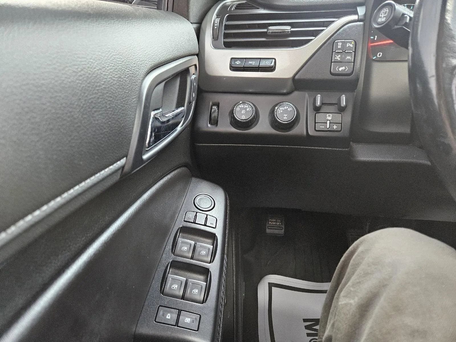 Used 2019 Chevrolet Suburban Premier w/ Premier Plus Edition image 11