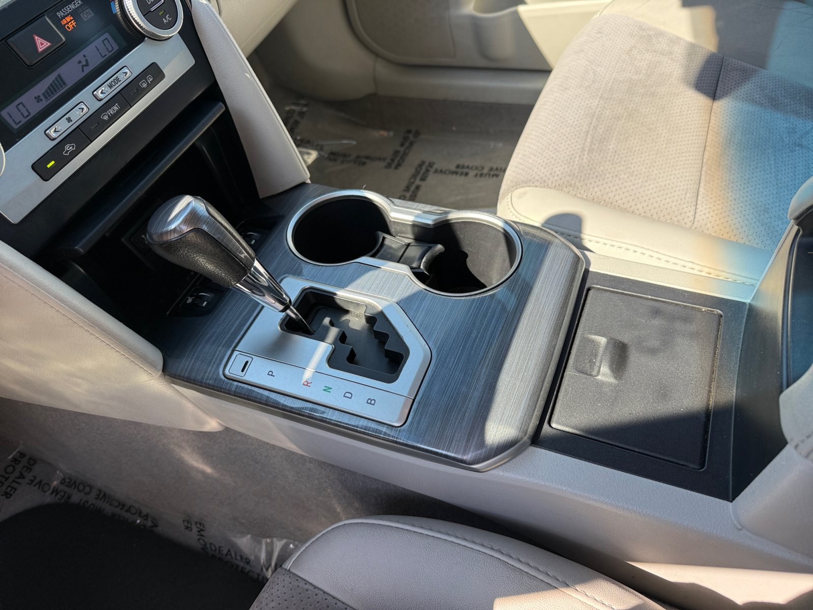 Used 2014 Toyota Camry XLE w/ Leather Package FWD image 13