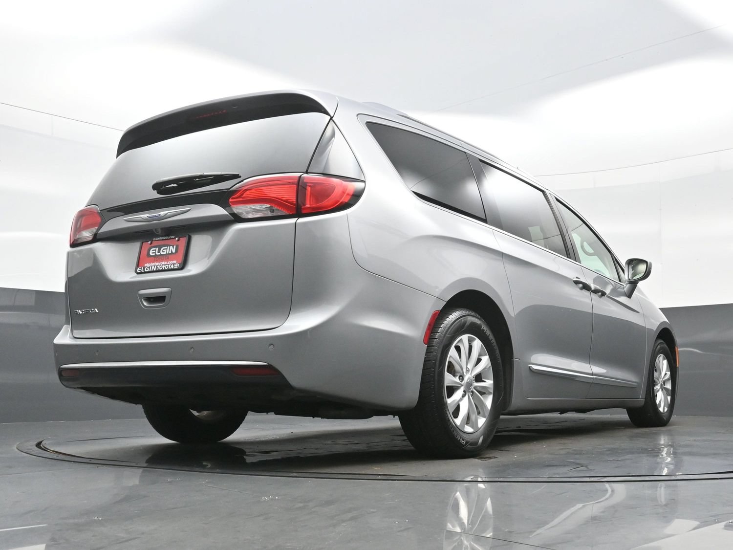 Used 2018 Chrysler Pacifica Touring-L Plus FWD image 32