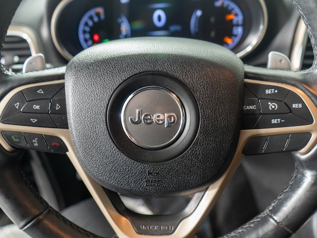 Used 2015 Jeep Grand Cherokee Limited w/ Luxury Group II image 16