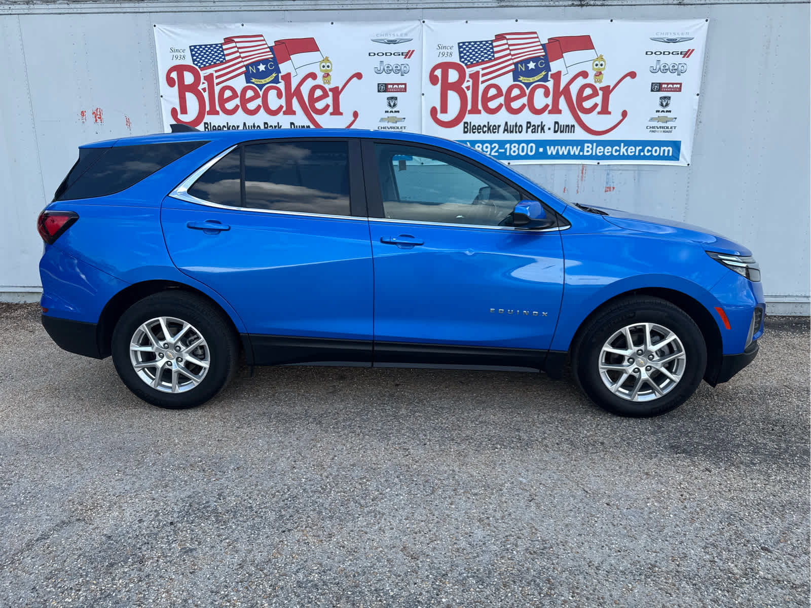 Used 2024 Chevrolet Equinox LT w/ LPO, Floor Liner Package FWD image 2
