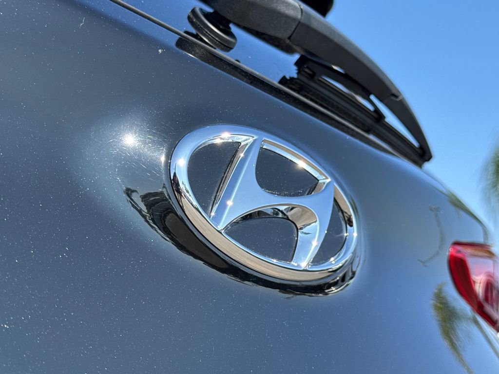 Used 2023 Hyundai Kona SE w/ Cargo Package image 12