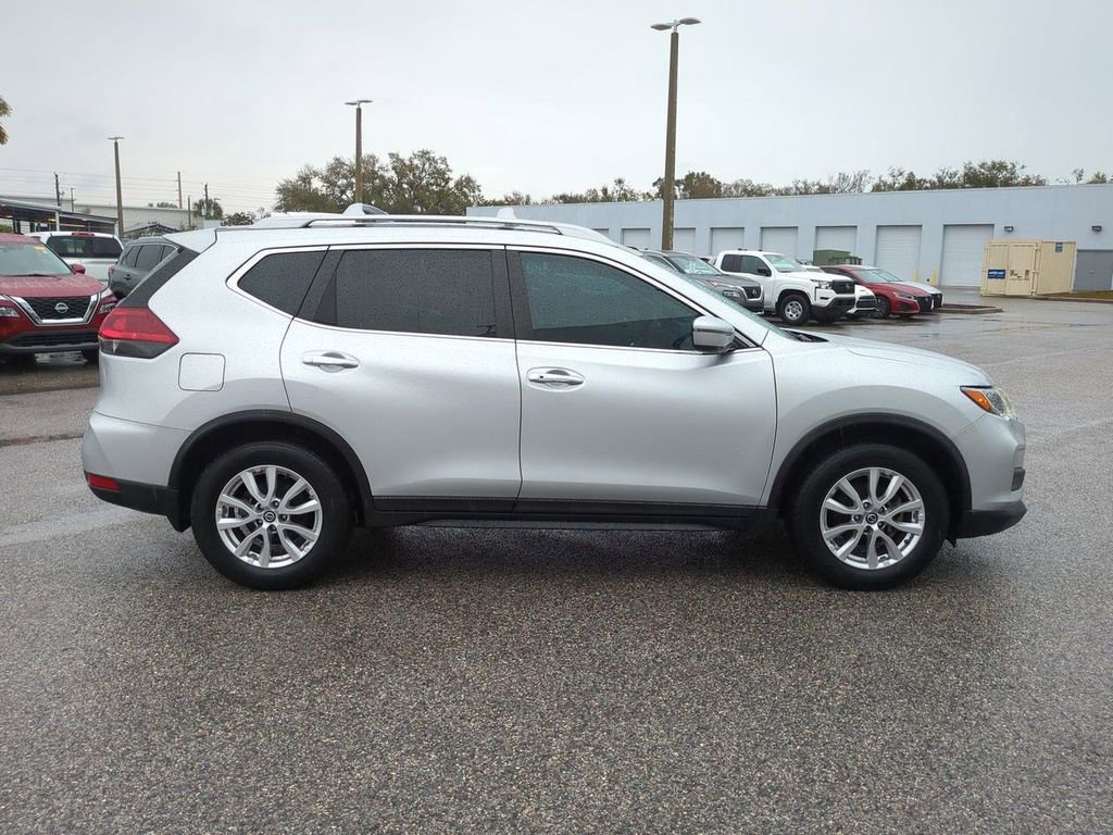 Used 2019 Nissan Rogue SV image 4