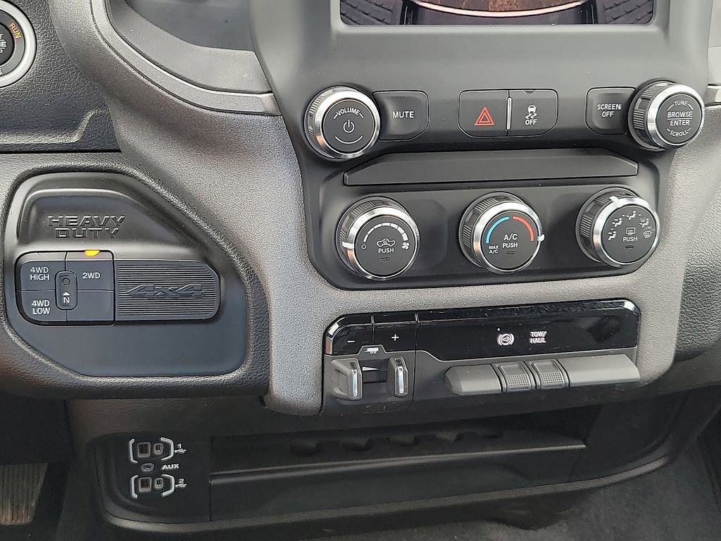 Used 2024 RAM 3500 Tradesman w/ Chrome Appearance Group image 17