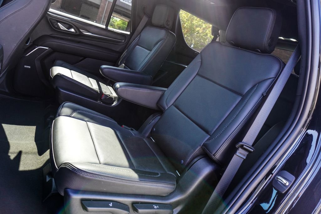 Used 2021 GMC Yukon Denali w/ Denali Premium Package image 9