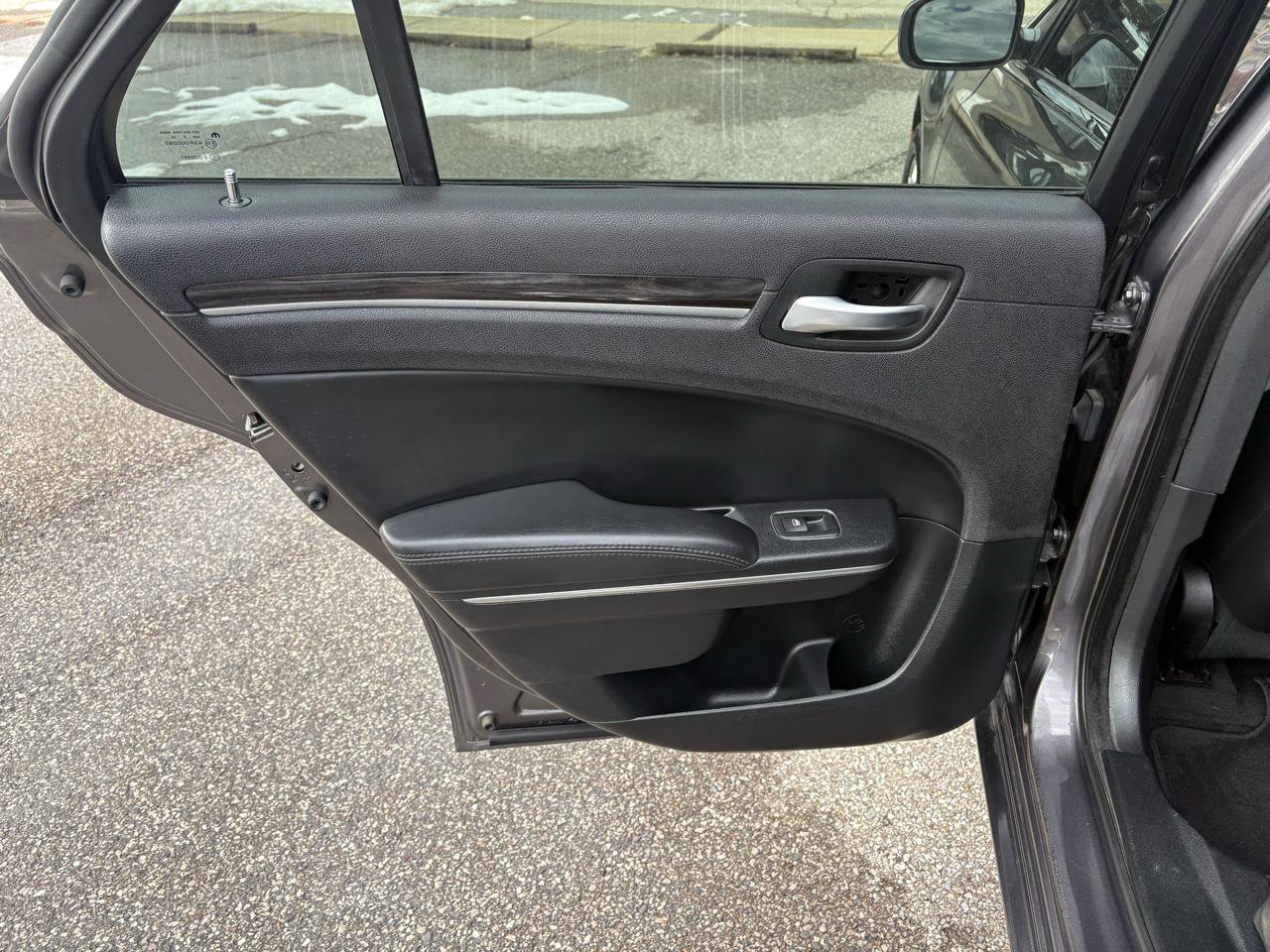 Used 2016 Chrysler 300 Limited w/ Driver Convenience Group image 15