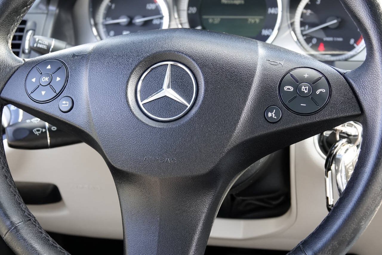 Used 2010 Mercedes-Benz C 300 Sedan image 79