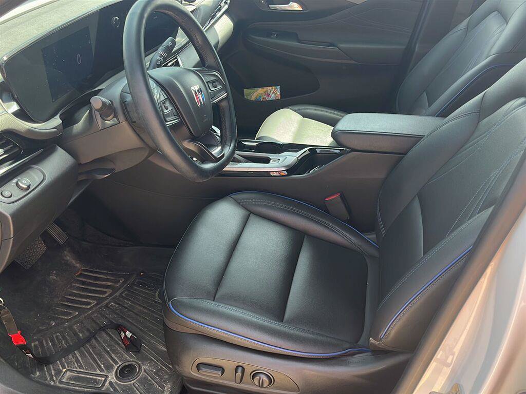 Used 2024 Buick Envista Sport Touring w/ Convenience I Package FWD image 3